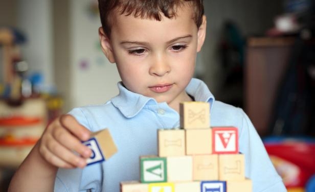 Nuevo estudio confirma que algunos niños con autismo muestran